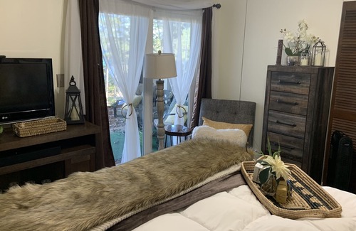 Waleska House | Relaxing, Romantic, Charming! Lovely Family Lake Home with Refreshing Lake View