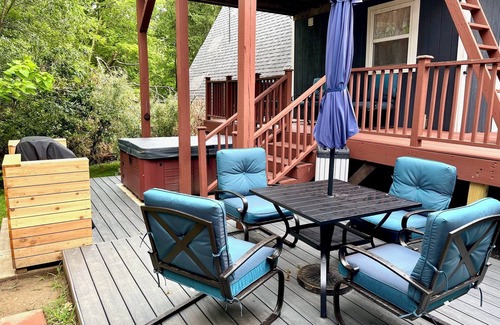 Findlay Ski Chalet | Relaxing Scenic 1 Bedroom Retreat With Private Hot Tub