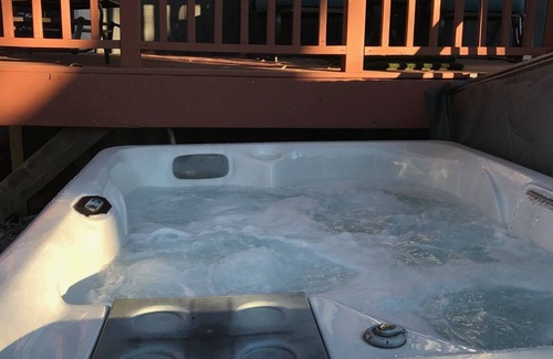 Findlay Ski Chalet | Relaxing Scenic 1 Bedroom Retreat With Private Hot Tub