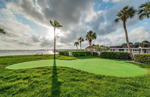 Bayview House | Relaxing Secluded Beachfront Paradise In Gulfport