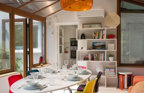 Glastonbury House | Relaxing, secluded house in Glastonbury, Somerest. By trees, views and the Tor