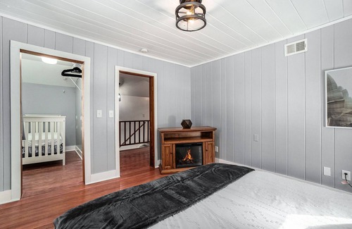 Benzonia House | Relaxing Ski & Soak Getaway
