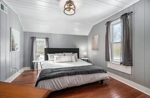 Benzonia House | Relaxing Ski & Soak Getaway