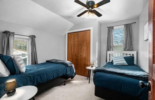 Benzonia House | Relaxing Ski & Soak Getaway