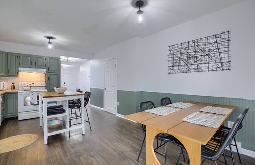 Ephrata House | Relaxing Small Town Retreat - Yard and Parking
