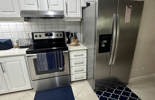 Hastings Condo | Relaxing South Coast One (1) Bedroom Rental Steps from Beaches and Boardwalk