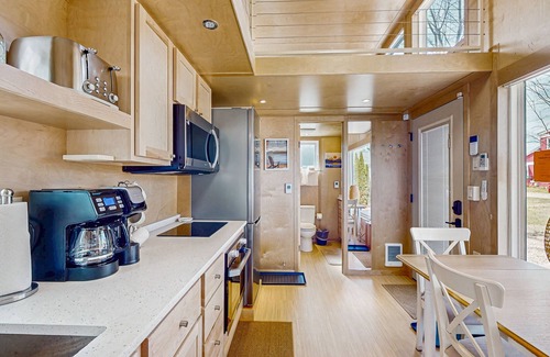 Malletts Bay House | Relaxing spa-like tiny house w/hot tub, sauna, beach access, dog-friendly