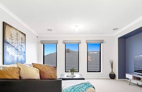 Caroline Springs House | Relaxing, spacious and luxury