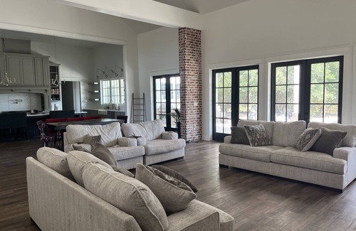 Wellborn House | Relaxing. Spacious Family Home