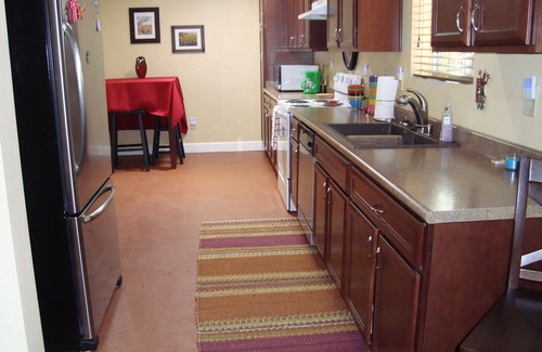 Oak Creek House | Relaxing, Spiritual, Meditative Residential House - Large yard! MONTHLY RENTAL.