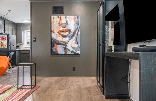 Benson House | Relaxing Spot with Zen Garden & Year-Round Hot Tub!