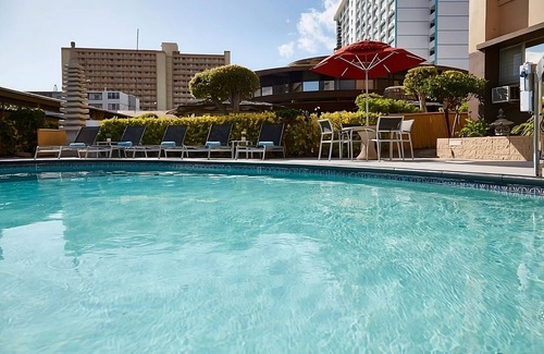 Ala Moana House | Relaxing Stay! 4 Convenient Units, Onsite Pool, Pet-Friendly Property