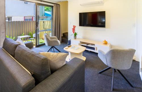 Riccarton Apartment | Relaxing stay across from Westfield mall Sleeps 6