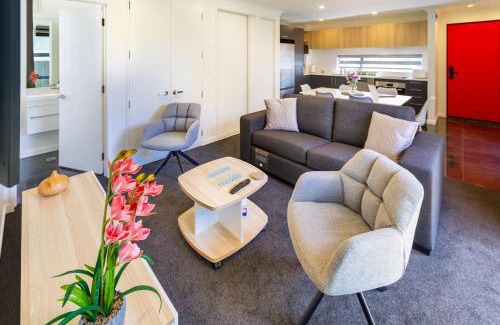 Riccarton Apartment | Relaxing stay across from Westfield mall Sleeps 6