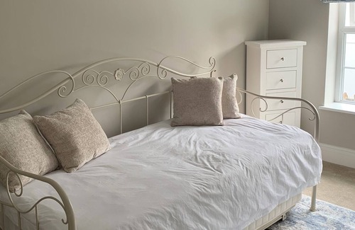 Westward Ho Cottage | Relaxing Stay at Cosy Cottage Near to Beach