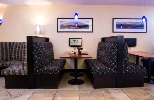 South Portland Hotel | Relaxing Stay in Portland Right Next to I-95 | Indoor Pool and Free Breakfast