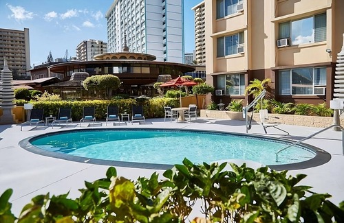 Ala Moana House | Relaxing Stay! Onsite Pool, Pets Allowed, Close to Waikiki Beach