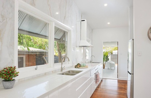 Biggera Waters House | Relaxing & Stylish Entertainers House Close to Everything! #NEWLISTING