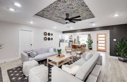 DeSoto House | Relaxing Texas Retreat, 4BR w Pool & Dream Kitchen