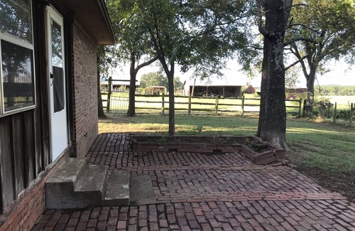 Antlers House | Relaxing three bedroom house on our working cattle ranch just outside city limit