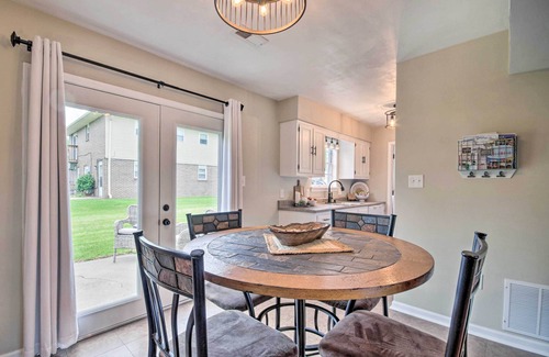 Columbia House | Relaxing Townhome, 4 Mi to Mizzou University!