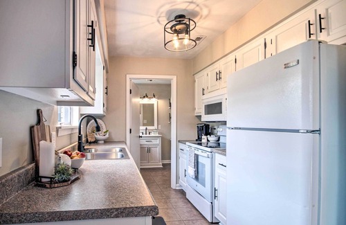 Columbia House | Relaxing Townhome, 4 Mi to Mizzou University!