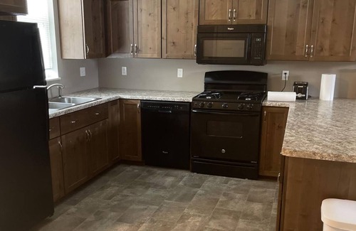 Mason City House | Relaxing townhome a few blocks from shopping and dining out!