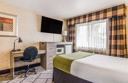 Poulsbo Resort | Relaxing Trip! Stay at GuestHouse Poulsbo! Free Breakfast, Free Parking!