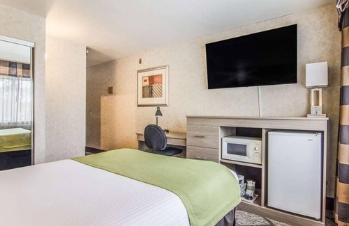 Poulsbo Resort | Relaxing Trip! Stay at GuestHouse Poulsbo! Free Breakfast, Free Parking!