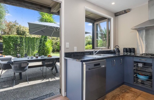 Point Wells House | Relaxing Tropical Retreat - Point Wells Holiday Home