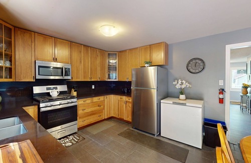 Wasaga Beach House | Relaxing twin-home getaway with deck, firepit & perfect setup for family stays