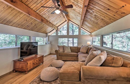 Twin Peaks House | Relaxing Twin Peaks Retreat with Deck and Grill!