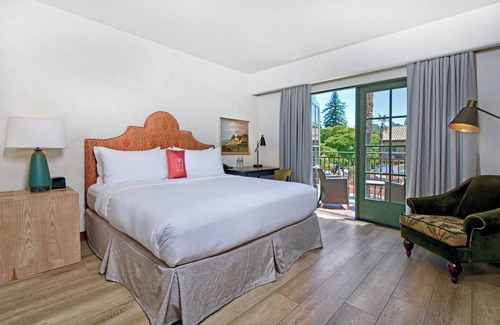 Los Gatos Hotel | Relaxing Unit with Outdoor Pool, Balcony & Free Parking, Near Downtown