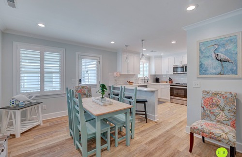 Wrightsville Beach House | RELAXING upper unit of duplex house - 5 minute walk to beach & Banks Channel
