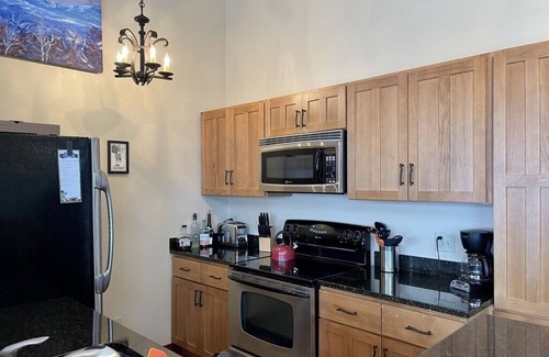 Rangeley Condo | Relaxing Mountainside Getaway! Ski in Ski out