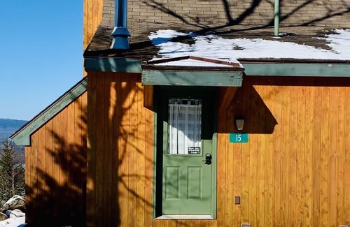 Rangeley Condo | Relaxing Mountainside Getaway! Ski in Ski out