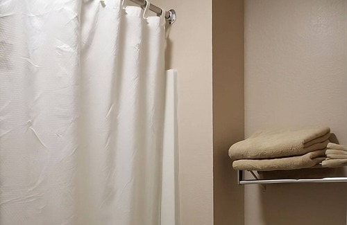 Mount Vernon House | Relaxing Vacation! 2 Great Units Near Riverbend Park, Free Breakfast & Parking