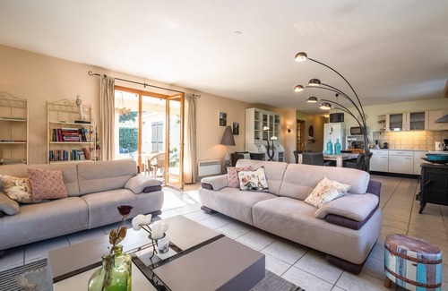 Beaufort Villa | Relaxing Villa Near Lake & Beaches