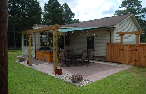 Westgate House | Relaxing Vintage Country 3-bedroom Home with WiFi and AC in Delightful Richlands