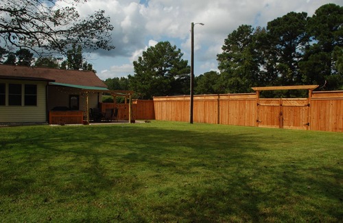 Westgate House | Relaxing Vintage Country 3-bedroom Home with WiFi and AC in Delightful Richlands