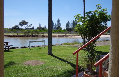 Crescent Head Apartment | RELAXING WATER FRONTAGE APARTMENT