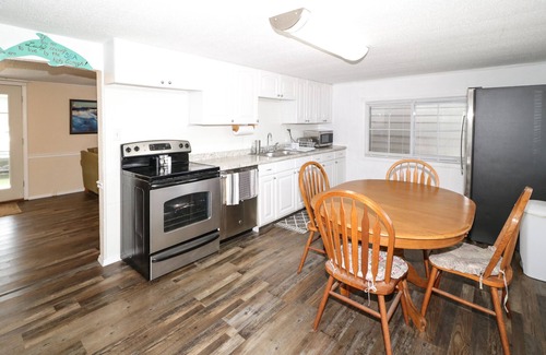 Signal Cove House | RELAXING WATERFRONT CANAL HOME. PET FRIENDLY!