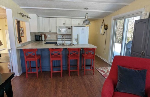 North Frontenac Cottage | Relaxing Waterfront Cottage Escape