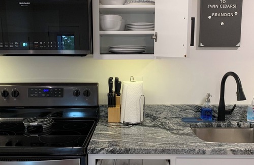 Edwardsville Apartment | Relaxing Woodland Getaway