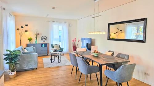 Koenigs Wusterhausen Apartment | RelaxRefugium LUXUS - Küche, Arbeitsplätze, Stellplatz & Komfort für bis 6 Gäste