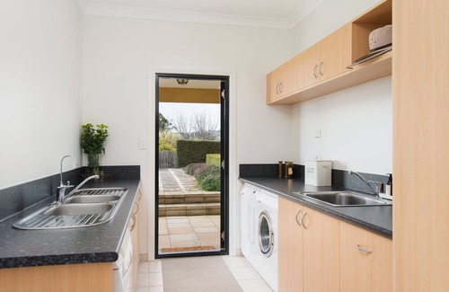 Relbia Villa | Relbia Retreat - Luxury Villa mins to Launceston