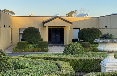 Relbia Villa | Relbia Retreat - Luxury Villa mins to Launceston