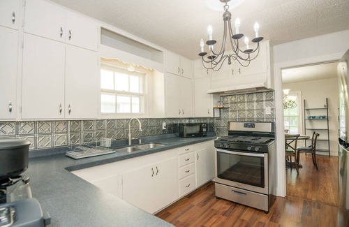 Tyler House | Relocation & Pet Friendly 2BR | Extended Stay Home