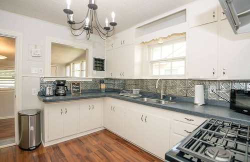 Tyler House | Relocation & Pet Friendly 2BR | Extended Stay Home