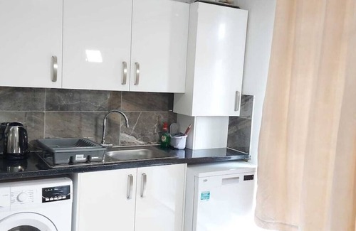 River House | Remaj Service Accommodation 3 Bedrooms, 6 Beds Sleep 7